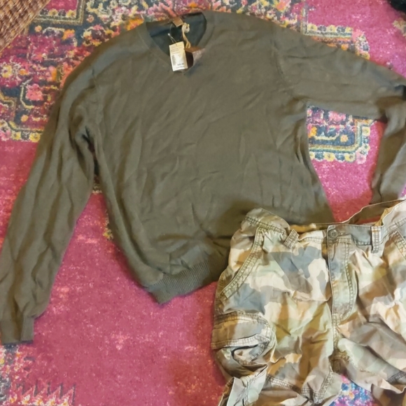 V neck sweater - Picture 3 of 4